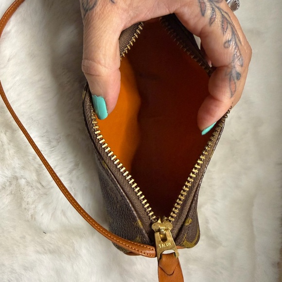 Louis Vuitton - Picture 8 of 16